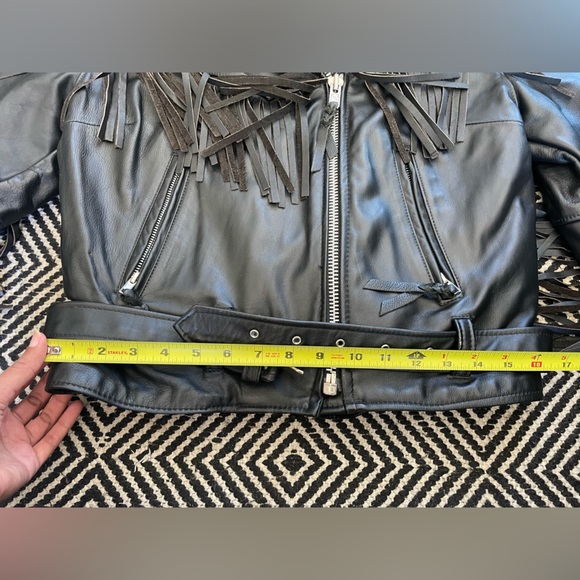 Genuine leather jacket with fringes - American-made vintage gem! - Picture 10 of 11